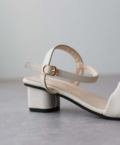 BLUEEAST（ブルーイースト）の「ギャザーストラップサンダル（サンダル・レディース・ブラック/ホワイト・MEDIUM/LARGE）」の13枚目の写真