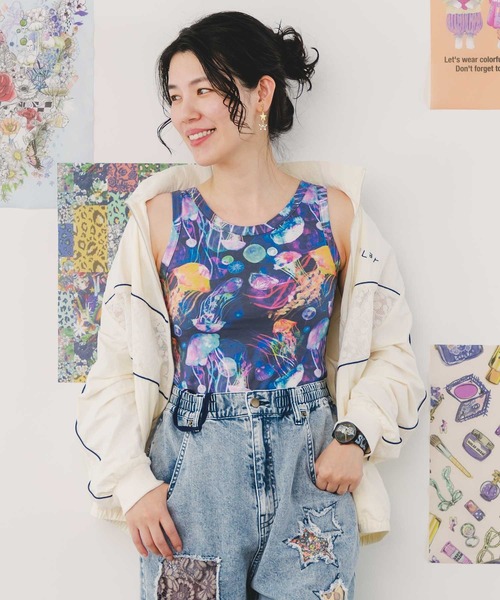 ScoLar(スカラー)の「151676:花・コラージュ・クラゲ柄 3柄展開カップ付きタンク(タンクトップ・レディース・アイボリー/ネイビー/ブラック・M)」の3枚目の写真