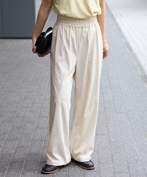 JOURNAL STANDARD(ジャーナルスタンダード)の「《WEB限定追加2》【接触冷感/防しわ/洗える/撥水】ナイロンストレッチワイドパンツ(その他パンツ・レディース・ブラック/ベージュ/アイボリー・40/38/36/34)」の2枚目の写真