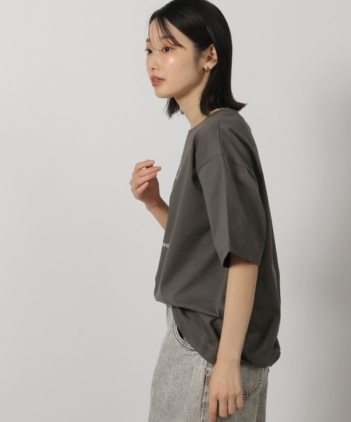 LAKOLE(ラコレ)の「ドッグプリントロゴTEE / 328629(Tシャツ/カットソー・レディース・チャコール/アイボリー/ベージュ/ネイビー・FREE)」の9枚目の写真