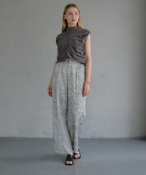 &g'aime（アンジェム）の「【&g'aime】ボタニカルプリントワイドパンツ　Botanical Print Wide-Leg Pants（スラックス・レディース・ホワイト/ブラック・FREE）」の11枚目の写真