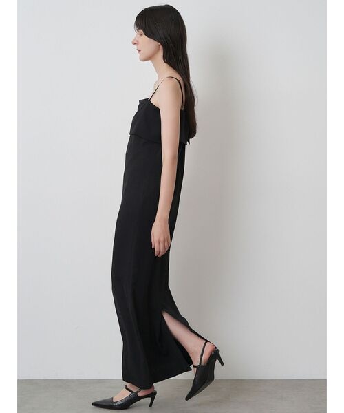 ELENDEEK（エレンディーク）の「ラペルIラインキャミワンピース（ワンピース・レディース・ブラック/ブラウン/ベージュ・01/02）」の2枚目の写真