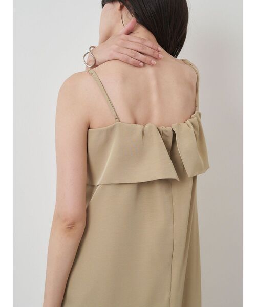 ELENDEEK（エレンディーク）の「ラペルIラインキャミワンピース（ワンピース・レディース・ブラック/ブラウン/ベージュ・01/02）」の9枚目の写真