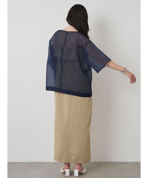 ELENDEEK（エレンディーク）の「ラペルIラインキャミワンピース（ワンピース・レディース・ブラック/ブラウン/ベージュ・01/02）」の12枚目の写真