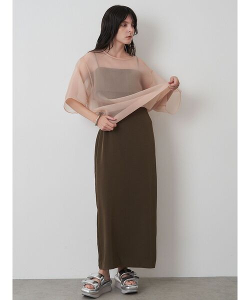 ELENDEEK（エレンディーク）の「ラペルIラインキャミワンピース（ワンピース・レディース・ブラック/ブラウン/ベージュ・01/02）」の17枚目の写真