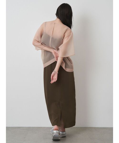 ELENDEEK（エレンディーク）の「ラペルIラインキャミワンピース（ワンピース・レディース・ブラック/ブラウン/ベージュ・01/02）」の19枚目の写真