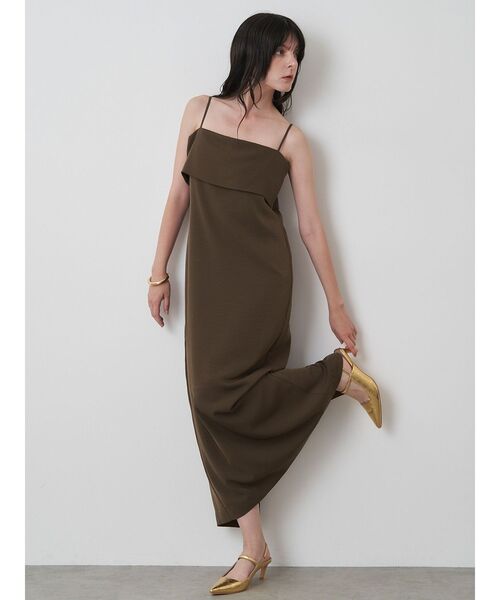 ELENDEEK（エレンディーク）の「ラペルIラインキャミワンピース（ワンピース・レディース・ブラック/ブラウン/ベージュ・01/02）」の20枚目の写真