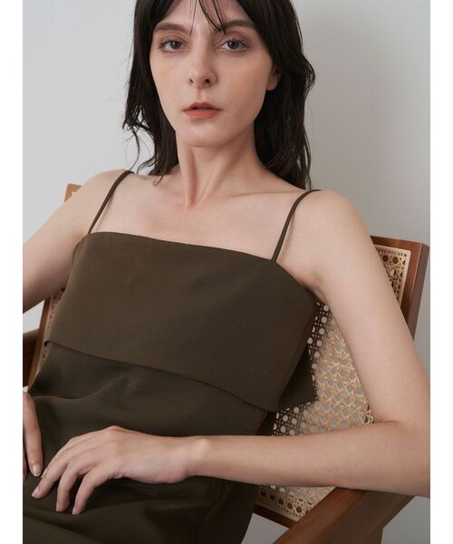 ELENDEEK（エレンディーク）の「ラペルIラインキャミワンピース（ワンピース・レディース・ブラック/ブラウン/ベージュ・01/02）」の22枚目の写真