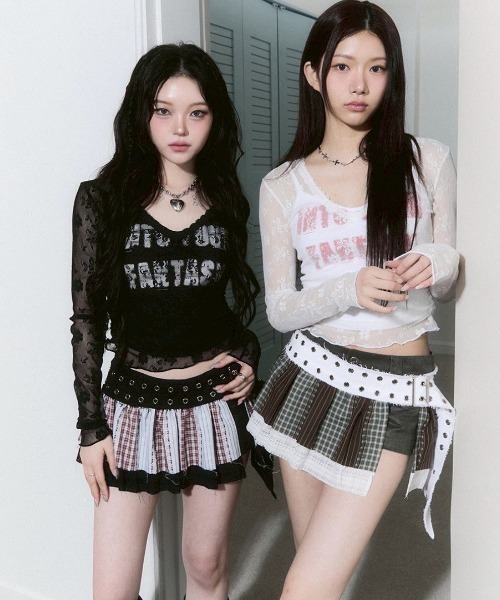 CHERRYQUIRI(チェリーキュリー)の「【CHERRYQUIRI】seethrough v neck shirring sleeve / 【チェリーキュリー】シースルーVネックシャーリング長袖トップス(その他トップス・レディース・ホワイト/ブラック・ONE SIZE)」の3枚目の写真