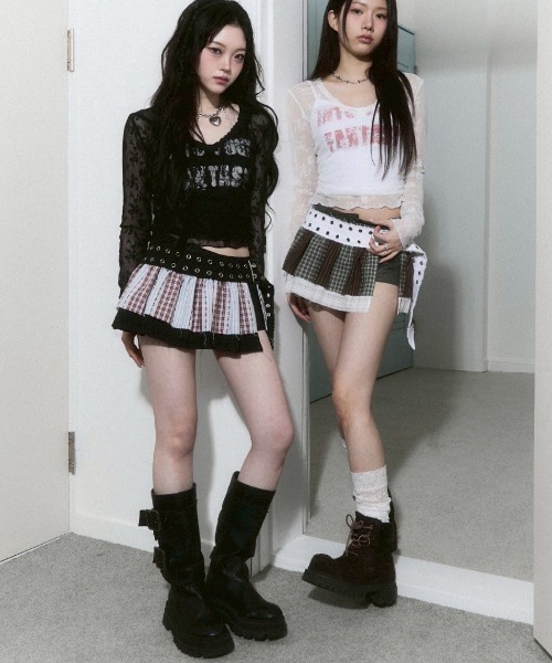 CHERRYQUIRI(チェリーキュリー)の「【CHERRYQUIRI】seethrough v neck shirring sleeve / 【チェリーキュリー】シースルーVネックシャーリング長袖トップス(その他トップス・レディース・ホワイト/ブラック・ONE SIZE)」の5枚目の写真