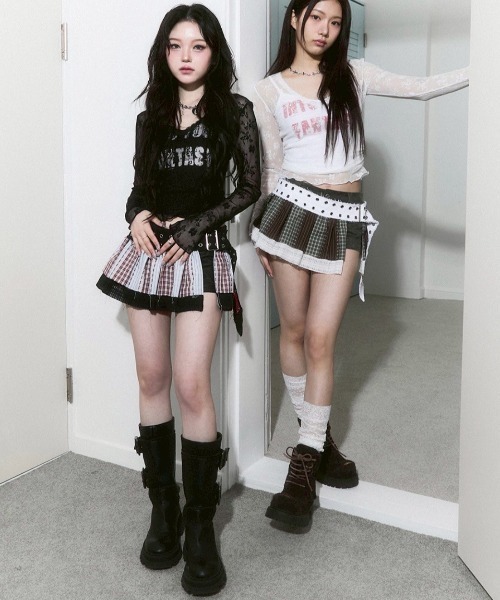 CHERRYQUIRI(チェリーキュリー)の「【CHERRYQUIRI】seethrough v neck shirring sleeve / 【チェリーキュリー】シースルーVネックシャーリング長袖トップス(その他トップス・レディース・ホワイト/ブラック・ONE SIZE)」の6枚目の写真
