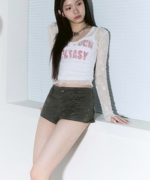 CHERRYQUIRI(チェリーキュリー)の「【CHERRYQUIRI】seethrough v neck shirring sleeve / 【チェリーキュリー】シースルーVネックシャーリング長袖トップス(その他トップス・レディース・ホワイト/ブラック・ONE SIZE)」の7枚目の写真
