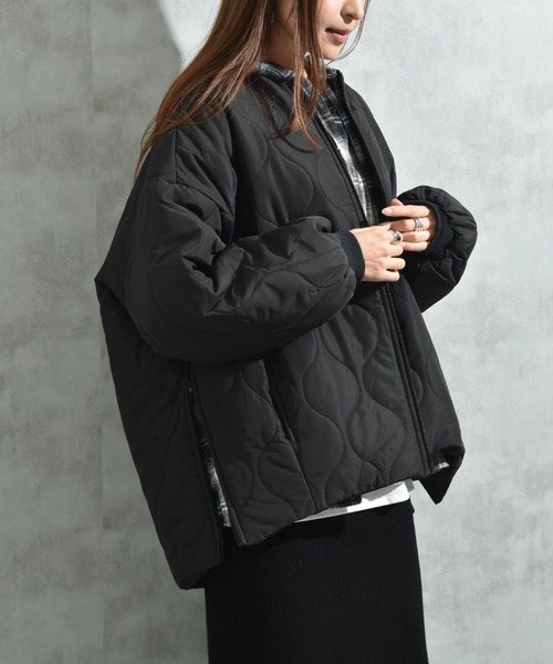 INTERPLANET（インタープラネット）の「ウェーブキルトＺＩＰブルゾン（ノーカラーコート・レディース・アイボリー/オリーブ/ブラック・FREE）」の2枚目の写真