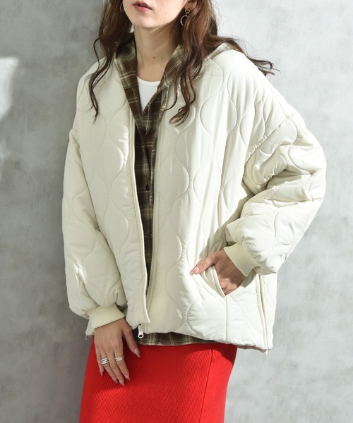 INTERPLANET（インタープラネット）の「ウェーブキルトＺＩＰブルゾン（ノーカラーコート・レディース・アイボリー/オリーブ/ブラック・FREE）」の21枚目の写真