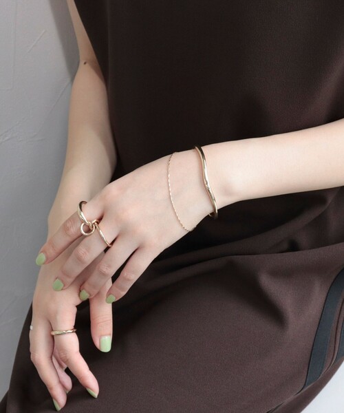 fredy emue（フレディエミュ）の「チェーン重ねバングル（ブレスレット・レディース・ゴールド/シルバー・FREE）」の3枚目の写真