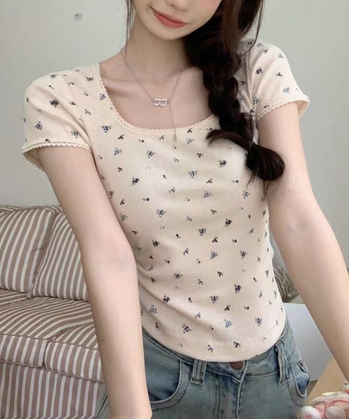 shopnikoniko(ショップニコニコ)の「Tシャツ 小花柄 プリント レーストリム ミニT スリムTシャツ(Tシャツ/カットソー・レディース・アイボリー/ブラック・フリー)」の2枚目の写真