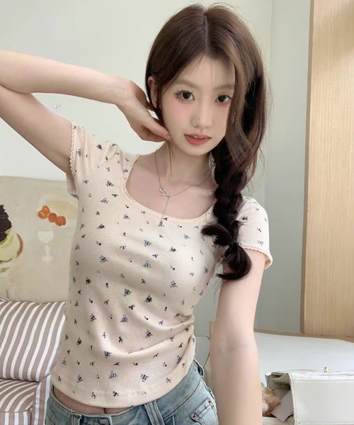 shopnikoniko(ショップニコニコ)の「Tシャツ 小花柄 プリント レーストリム ミニT スリムTシャツ(Tシャツ/カットソー・レディース・アイボリー/ブラック・フリー)」の6枚目の写真