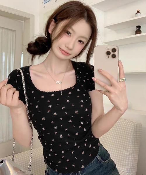 shopnikoniko(ショップニコニコ)の「Tシャツ 小花柄 プリント レーストリム ミニT スリムTシャツ(Tシャツ/カットソー・レディース・アイボリー/ブラック・フリー)」の14枚目の写真