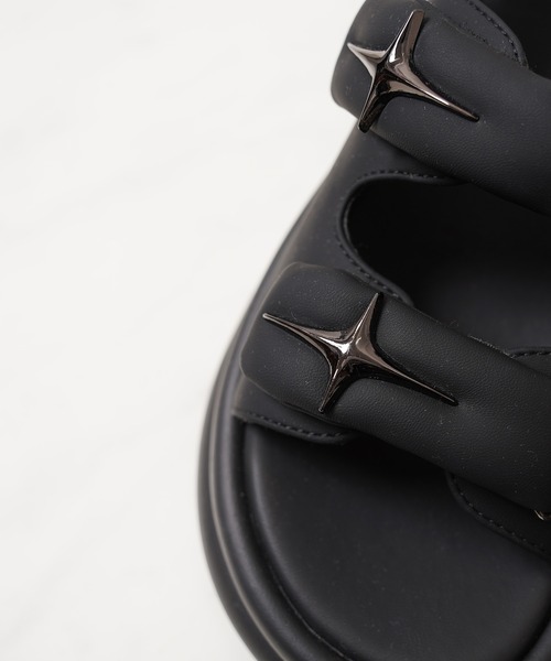 1111clothing（ワンフォークロージング）の「メタルロゴ 厚底サンダル / Metal Logo Platform Sandals（サンダル・メンズ・ブラック・22.5cm/23cm/23.5cm/24cm/24.5cm/25cm）」の7枚目の写真