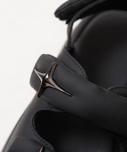 1111clothing（ワンフォークロージング）の「メタルロゴ 厚底サンダル / Metal Logo Platform Sandals（サンダル・メンズ・ブラック・22.5cm/23cm/23.5cm/24cm/24.5cm/25cm）」の8枚目の写真