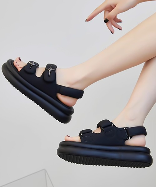 1111clothing（ワンフォークロージング）の「メタルロゴ 厚底サンダル / Metal Logo Platform Sandals（サンダル・メンズ・ブラック・22.5cm/23cm/23.5cm/24cm/24.5cm/25cm）」の13枚目の写真