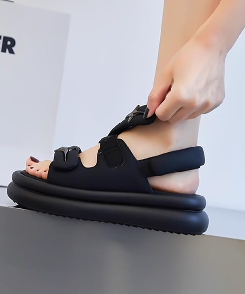 1111clothing（ワンフォークロージング）の「メタルロゴ 厚底サンダル / Metal Logo Platform Sandals（サンダル・メンズ・ブラック・22.5cm/23cm/23.5cm/24cm/24.5cm/25cm）」の15枚目の写真