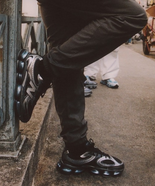 New Balance ABZORB 2000スニーカー ニューバランスの“高クッション”スニーカー「アブゾーブ 2000
