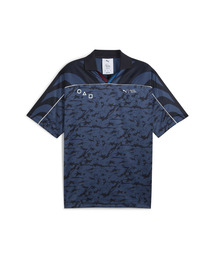 PUMA（プーマ）の「PUMA プーマ メンズ PUMA x イカゲーム AOP リラックスド フットボール 半袖 シャツ（Tシャツ/カットソー・メンズ）」