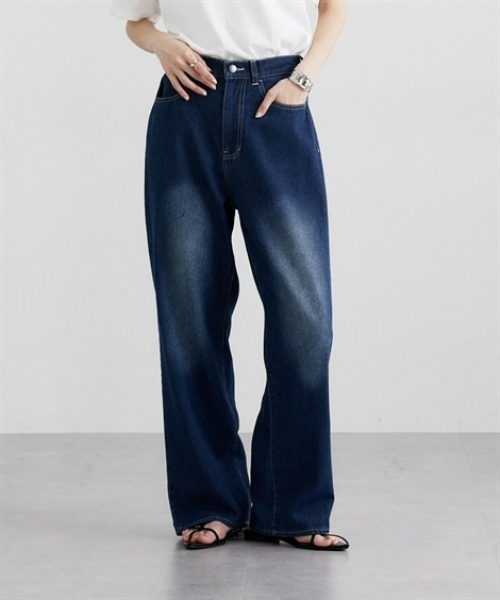 nissen(ニッセン)の「ゆるっと美脚ストレートデニムパンツ(デニムパンツ・レディース・ブラック/インディゴブルー/ケミカルウォッシュ・M/L)」の2枚目の写真