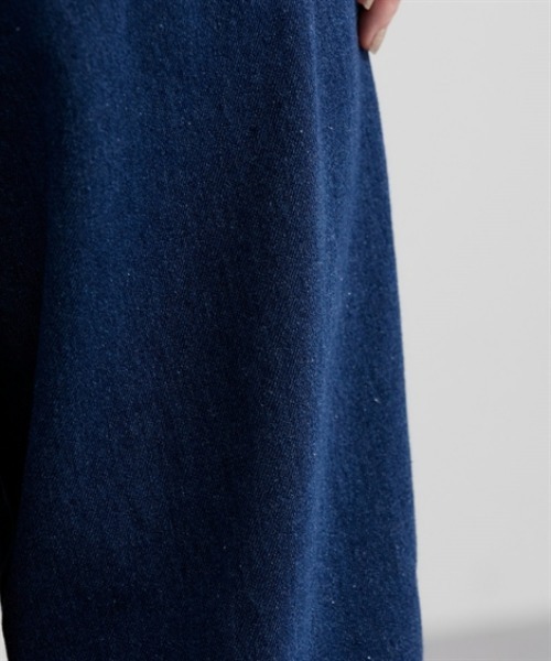 nissen(ニッセン)の「ゆるっと美脚ストレートデニムパンツ(デニムパンツ・レディース・ブラック/インディゴブルー/ケミカルウォッシュ・M/L)」の12枚目の写真