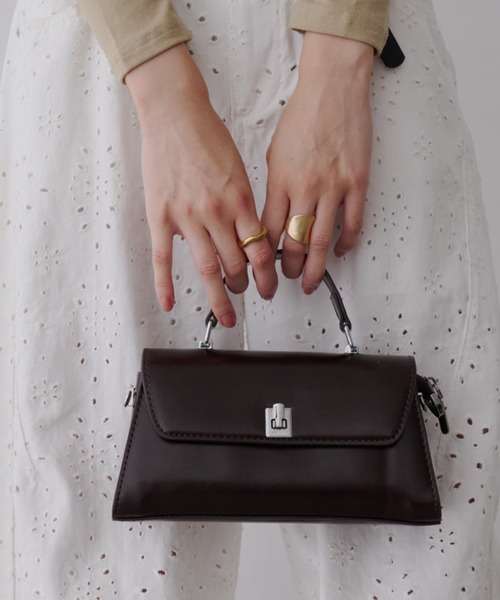 NUJOH(ヌゾ)の「Buckle Mini Shoulder Bag / バックル ミニ ショルダーバッグ(ショルダーバッグ・レディース・ワイン/ブラック・FREE)」の2枚目の写真