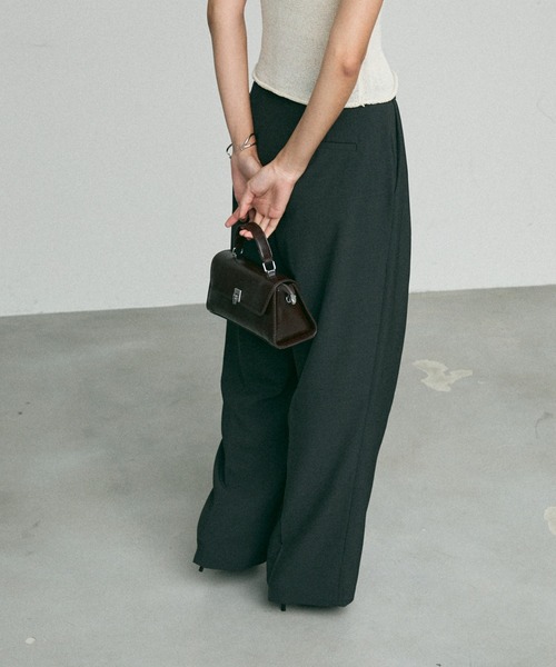 NUJOH(ヌゾ)の「Buckle Mini Shoulder Bag / バックル ミニ ショルダーバッグ(ショルダーバッグ・レディース・ワイン/ブラック・FREE)」の4枚目の写真