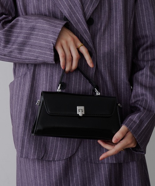 NUJOH(ヌゾ)の「Buckle Mini Shoulder Bag / バックル ミニ ショルダーバッグ(ショルダーバッグ・レディース・ワイン/ブラック・FREE)」の20枚目の写真