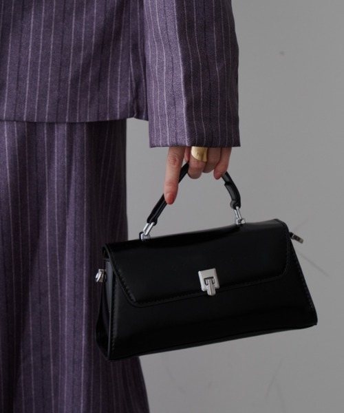 NUJOH(ヌゾ)の「Buckle Mini Shoulder Bag / バックル ミニ ショルダーバッグ(ショルダーバッグ・レディース・ワイン/ブラック・FREE)」の21枚目の写真