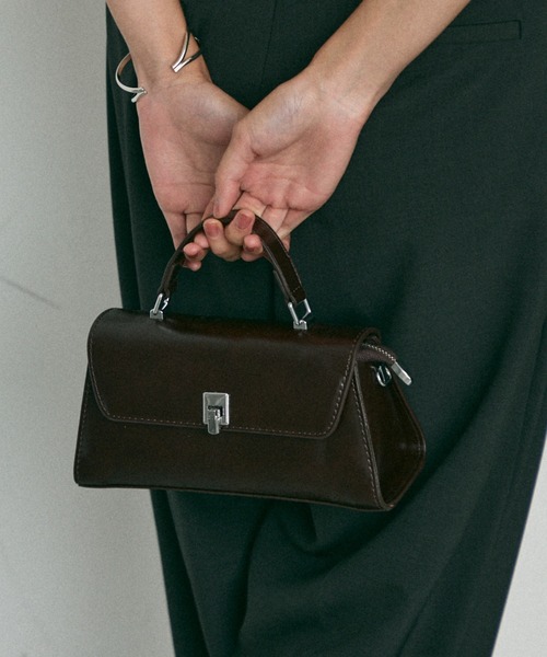 NUJOH(ヌゾ)の「Buckle Mini Shoulder Bag / バックル ミニ ショルダーバッグ(ショルダーバッグ・レディース・ワイン/ブラック・FREE)」の18枚目の写真