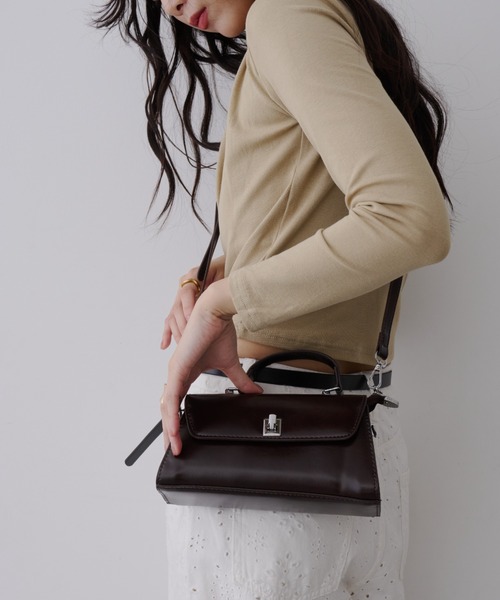 NUJOH(ヌゾ)の「Buckle Mini Shoulder Bag / バックル ミニ ショルダーバッグ(ショルダーバッグ・レディース・ワイン/ブラック・FREE)」の13枚目の写真