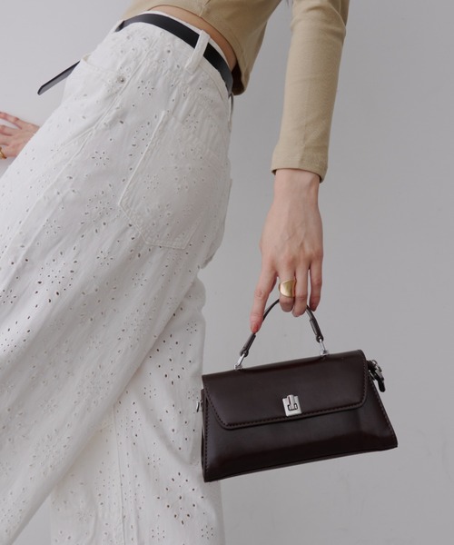 NUJOH(ヌゾ)の「Buckle Mini Shoulder Bag / バックル ミニ ショルダーバッグ(ショルダーバッグ・レディース・ワイン/ブラック・FREE)」の17枚目の写真