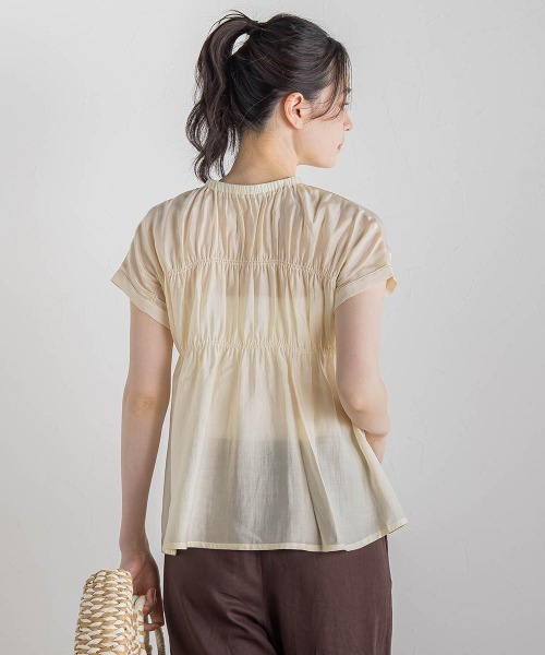 Droite lautreamont(ドロワットロートレアモン)の「【WEB限定】シルキーシャーリングブラウス≪手洗い可能≫(シャツ/ブラウス・レディース・オフホワイト/ブラウン/ブラック・M)」の7枚目の写真