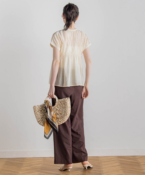 Droite lautreamont(ドロワットロートレアモン)の「【WEB限定】シルキーシャーリングブラウス≪手洗い可能≫(シャツ/ブラウス・レディース・オフホワイト/ブラウン/ブラック・M)」の8枚目の写真