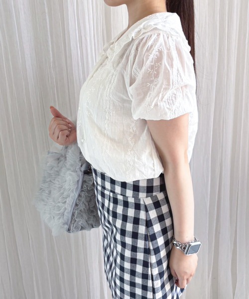 frunco（フランコ）の「【ZOZO限定】襟付きローズボタンブラウス（シャツ/ブラウス・レディース・ホワイト・MEDIUM）」の2枚目の写真