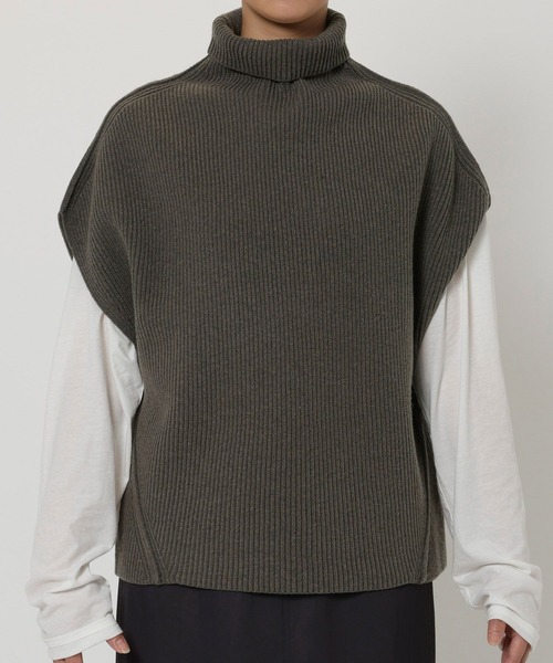 BABYLONE(バビロン)の「ハイネックアゼポンチョ(ベスト・レディース・チャコール/オフホワイト・フリー)」の11枚目の写真