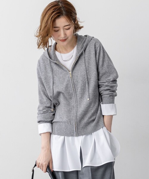 23区 S(ニジュウサンクチイサイサイズ)の「ピュアカシミヤ ジップアップ ニット パーカー(パーカー・レディース・ベージュ系/オレンジ系/ライトグレー系/黄土色系/イエロー系/ブルー系/スカイブルー系・32)」の2枚目の写真