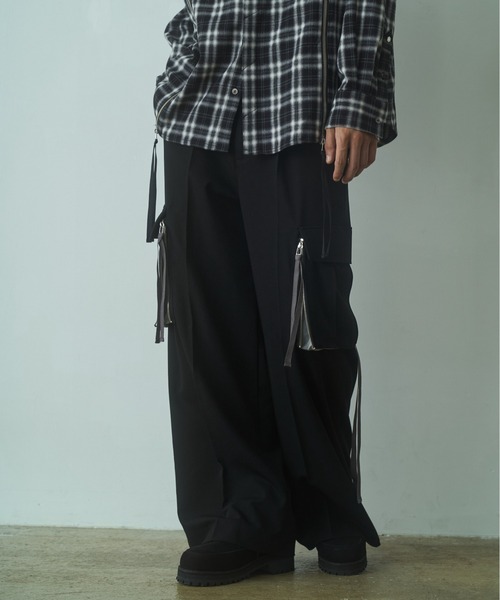 PHILTHEORY(フィルセオリー)の「String cargo slacks / ストリングカーゴスラックス(カーゴパンツ・メンズ・ブラック系/ブラック・3/2/1)」の1枚目の写真