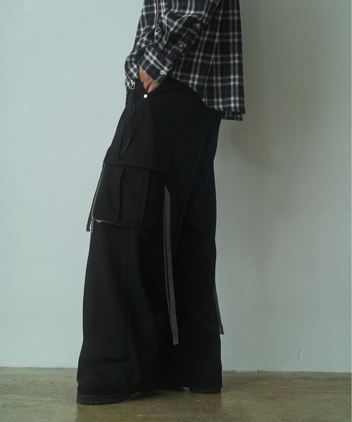 PHILTHEORY(フィルセオリー)の「String cargo slacks / ストリングカーゴスラックス(カーゴパンツ・メンズ・ブラック系/ブラック・3/2/1)」の4枚目の写真