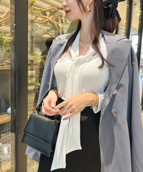 CHARME BY MICOLA(シャルムバイミコラ)の「今年っぽい♪リボンネクタイトップス(Tシャツ/カットソー・レディース・ブラック/バーガンディー/ホワイト・FREE)」の1枚目の写真
