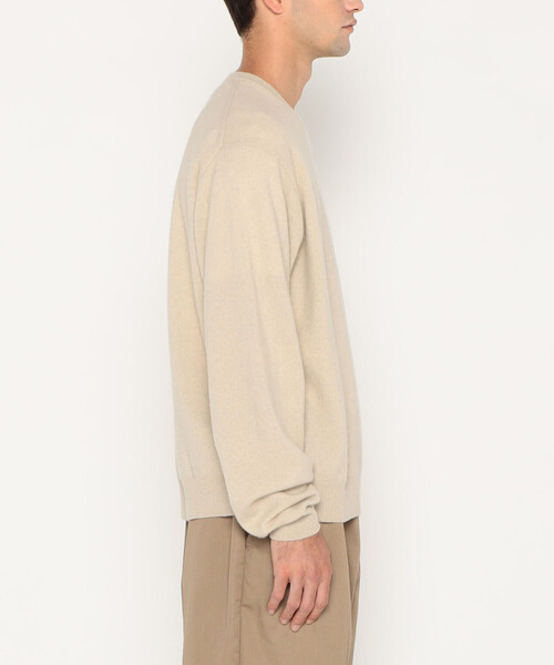 DANTON（ダントン）の「MEN'S LAMBSWOOL CREW NECK KNIT PULLOVER（ニット/セーター・メンズ・ブラック/グレイッシュベージュ/ブラウン系その他/オートミール/ダークグレー/レッド/パープル系その他/ライトグレー/ブルー系その他/ダークグリーン・40/42/44/38）」の14枚目の写真