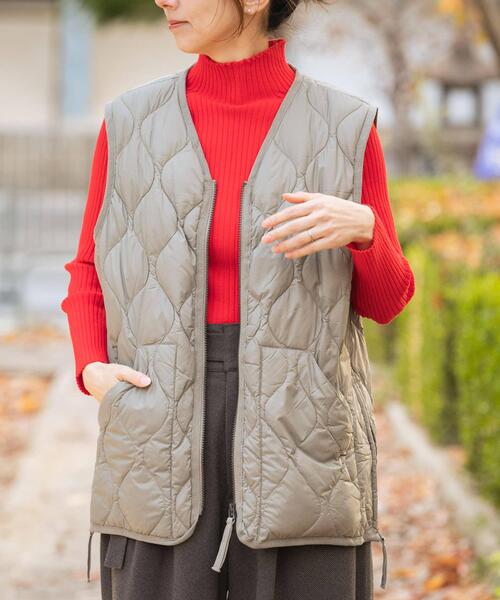 ITEMS URBANRESEARCH（アイテムズ アーバンリサーチ）の「『洗濯可』モチモチハイネックリブニット（ニット/セーター・レディース・ブラック/ホワイト系その他/ブルー/カーキ/アイボリー/レッド・FREE）」の6枚目の写真