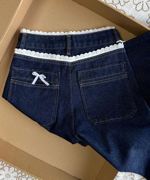 SPIGA(スピーガ)の「レース&リボンモチーフストレートデニムパンツ(デニムパンツ・レディース・ライトブルー/ダークブルー・X-LARGE/LARGE/MEDIUM/SMALL)」の3枚目の写真