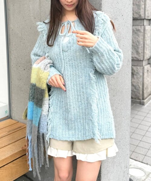 w closet（ダブルクローゼット）の「フード付フリンジMIXニット（ニット/セーター・レディース・アイボリー/チャコールグレー/ブルー/グリーン・FREE）」の4枚目の写真