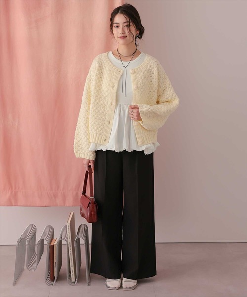 titivate(ティティベイト)の「カップ付きバルーンペプラムトップス(Tシャツ/カットソー・レディース・グレー/オフホワイト/ブラック/ネイビー・L/M/S)」の5枚目の写真